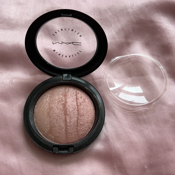 LE MAC Cosmetics Mineralize Skinfinish in BLONDIE / EUC - Picture 4 of 4